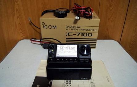 Icom IC-7100 all mode Ham Radio Transceiver W/Accessories Working Tested